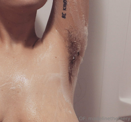 Nacktes geleaktes OnlyFans-Foto von Madelinethefaery
