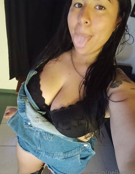 Nacktes geleaktes OnlyFans-Foto von Nellamur