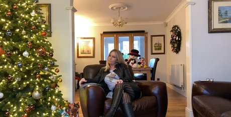 Nacktes geleaktes OnlyFans-Foto von Foxy Geek Girl