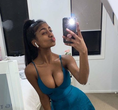 Nacktes geleaktes OnlyFans-Foto von Shreya Naidoo