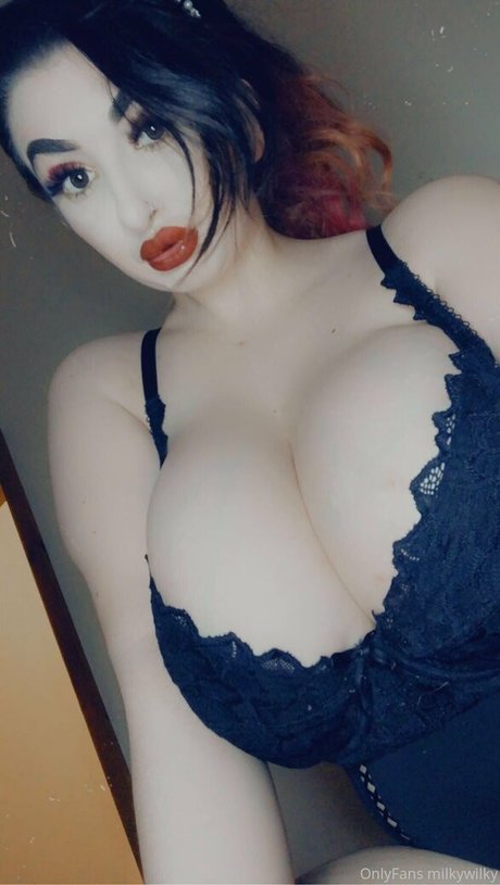 Bustyaltgirl