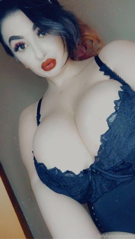 Bustyaltgirl