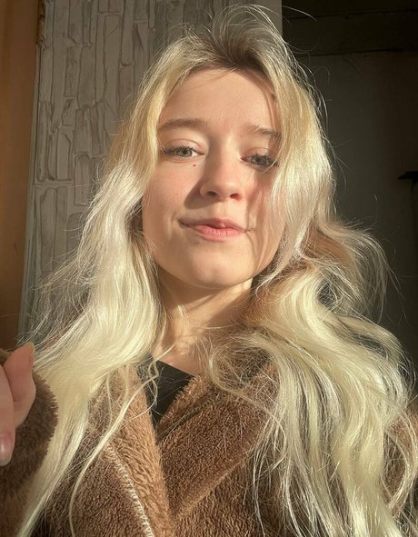 Nacktes geleaktes OnlyFans-Foto von Arveni