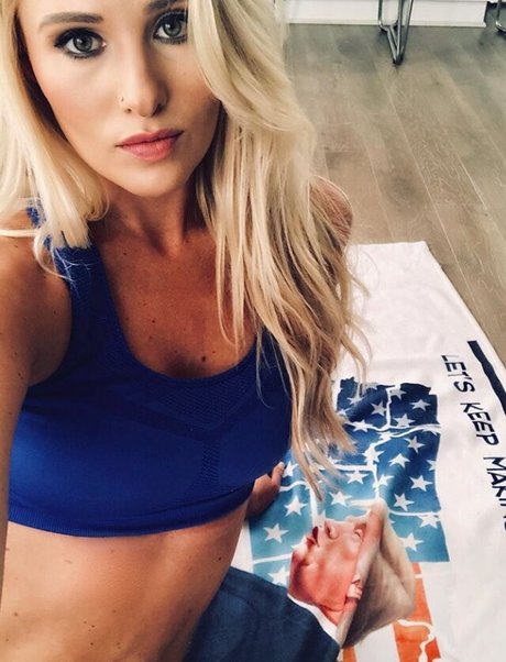 Nacktes geleaktes OnlyFans-Foto von Tomi Lahren