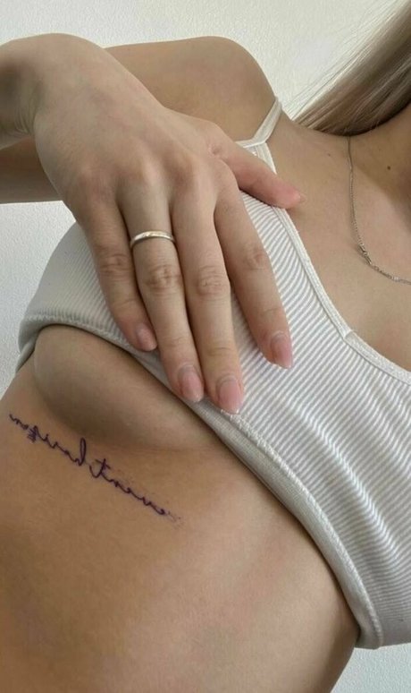 Nacktes geleaktes OnlyFans-Foto von Nikogarni