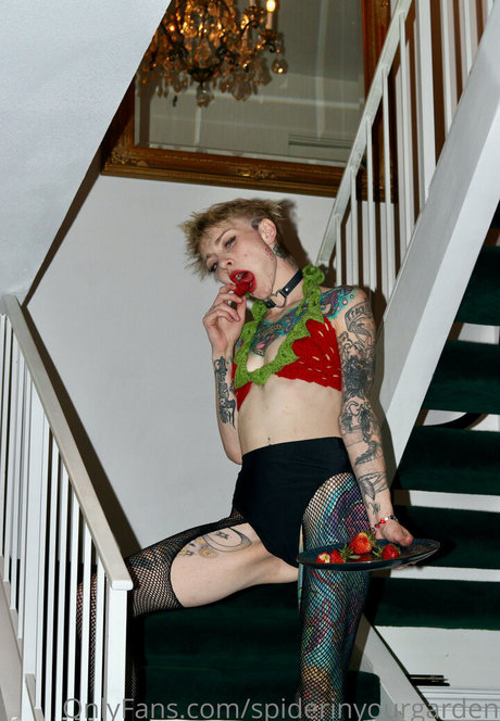 Nacktes geleaktes OnlyFans-Foto von Spiderinyourgarden