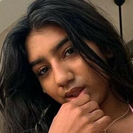 Nacktes geleaktes OnlyFans-Foto von Amira Shiwraj