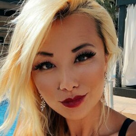 Nacktes geleaktes OnlyFans-Foto von Raina Huang