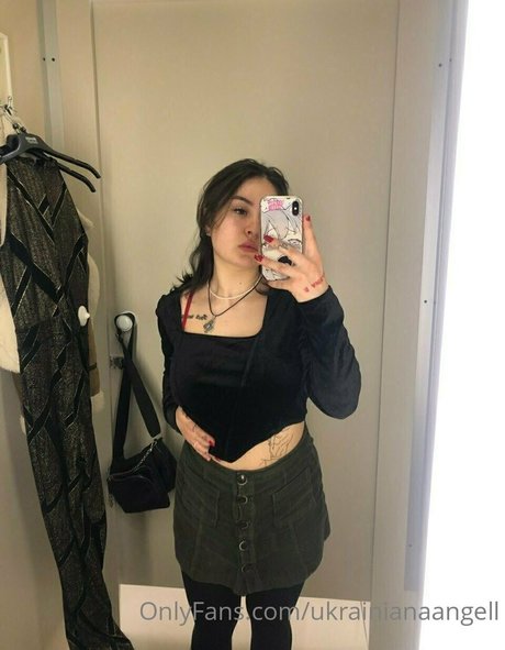 Nacktes geleaktes OnlyFans-Foto von Ukrainianaangell