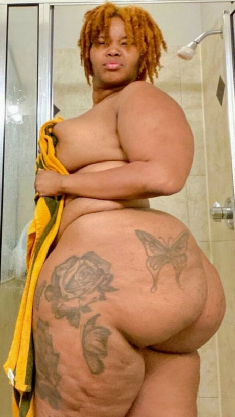 Nacktes geleaktes OnlyFans-Foto von Qweeniqueen