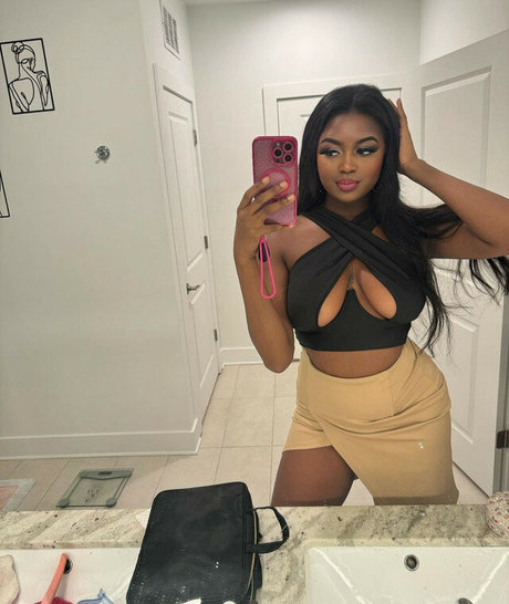 Nacktes geleaktes OnlyFans-Foto von Sheena Marie