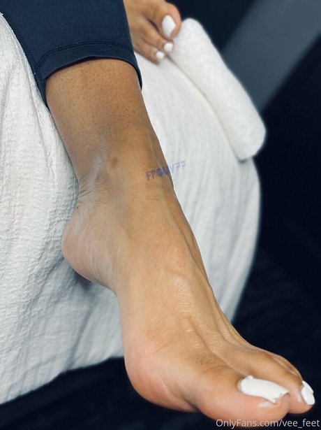 Nacktes geleaktes OnlyFans-Foto von Veefeet