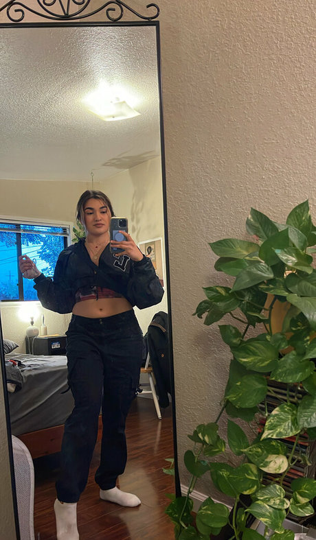 Nacktes geleaktes OnlyFans-Foto von Karinugh