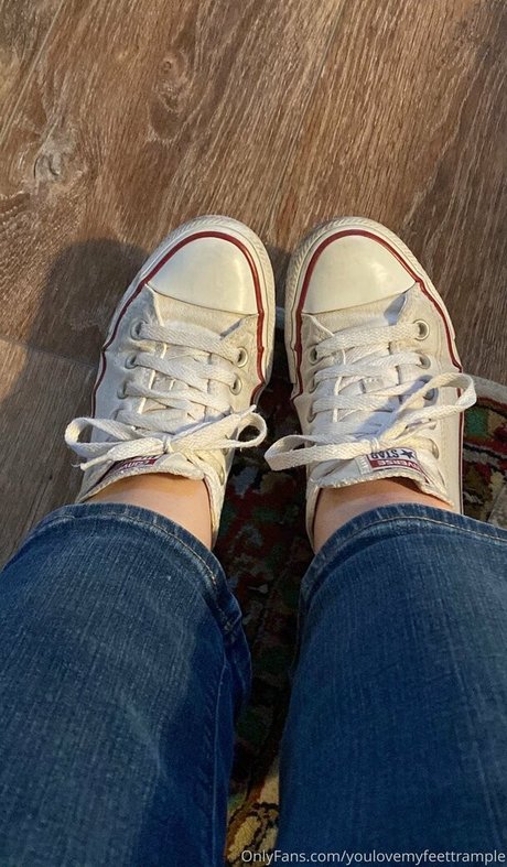 Nacktes geleaktes OnlyFans-Foto von Youlovemyfeettrample