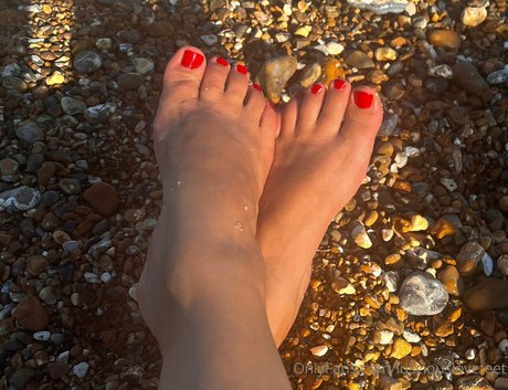 Nacktes geleaktes OnlyFans-Foto von Lusciouslovefeet