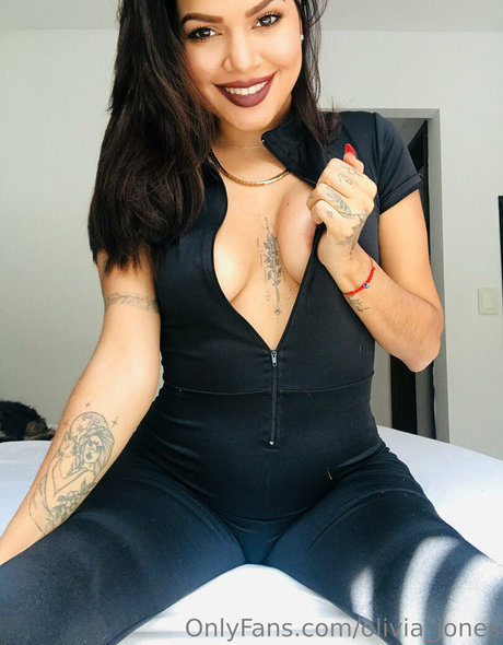 Nacktes geleaktes OnlyFans-Foto von Oliviajones2