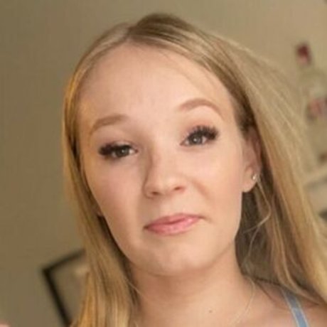 Nacktes geleaktes OnlyFans-Foto von Lilly Mae