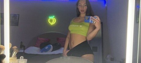 Nacktes geleaktes OnlyFans-Foto von Peachyyvirgo