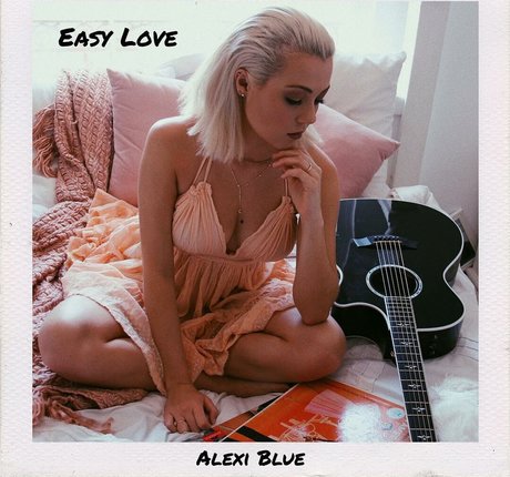 Nacktes geleaktes OnlyFans-Foto von Alexi Blue