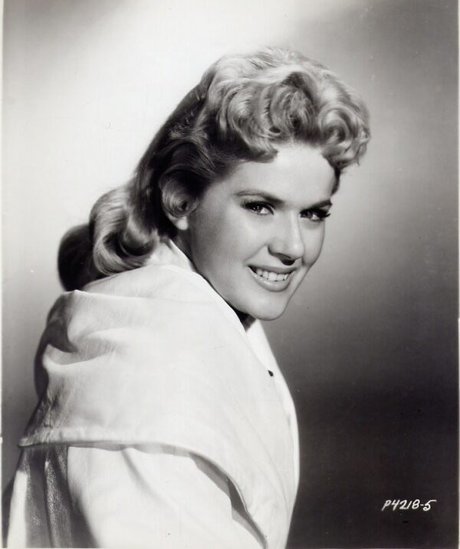 Nacktes geleaktes OnlyFans-Foto von Connie Stevens