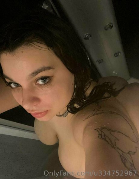 Nacktes geleaktes OnlyFans-Foto von Annaflirt