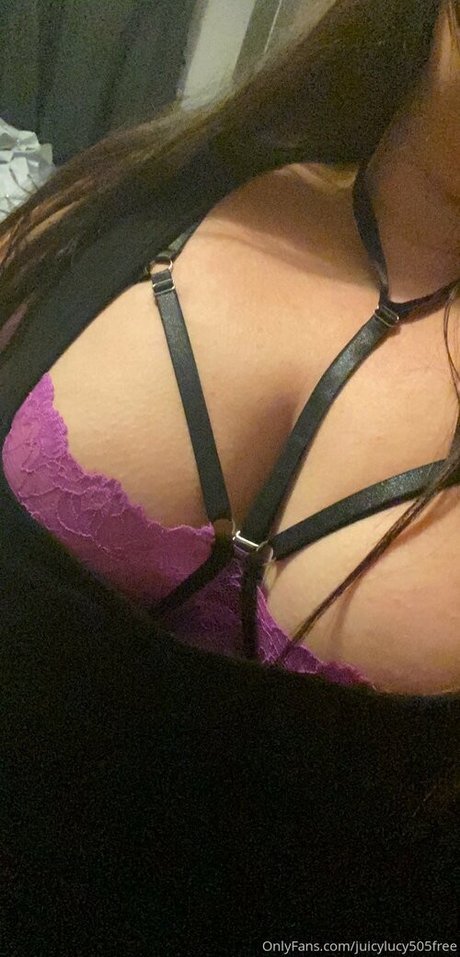 Nacktes geleaktes OnlyFans-Foto von Juicylucy505free