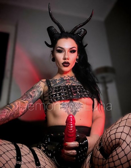 Nacktes geleaktes OnlyFans-Foto von Demoness Luna