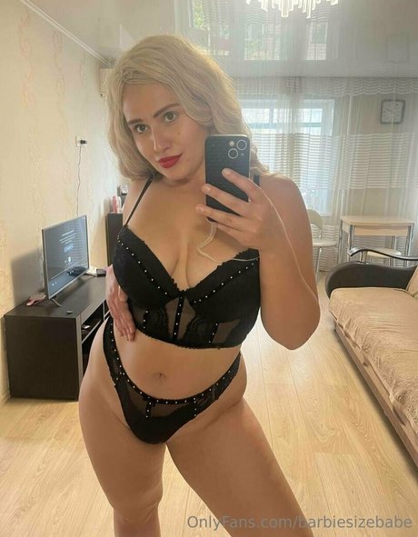 Nacktes geleaktes OnlyFans-Foto von Barbiesizebabe