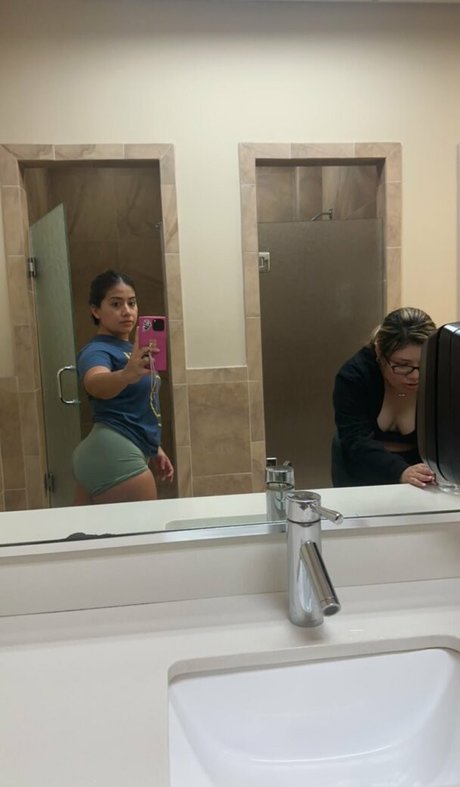 Nacktes geleaktes OnlyFans-Foto von Gabrielamhdzz