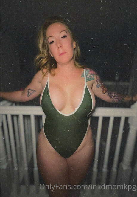 Nacktes geleaktes OnlyFans-Foto von Inkdmomkpg