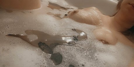 Nacktes geleaktes OnlyFans-Foto von Flowernipsx