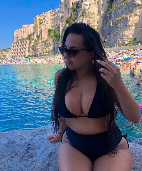 Nacktes geleaktes OnlyFans-Foto von Peach