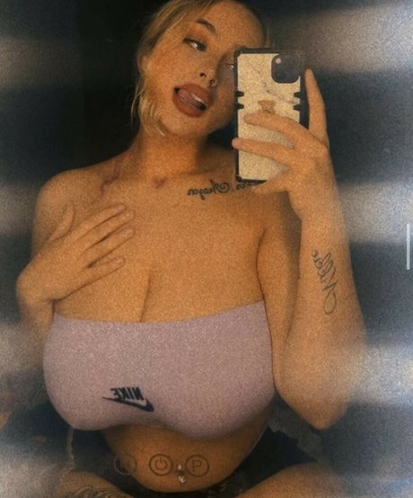 Nacktes geleaktes OnlyFans-Foto von Bubblebella