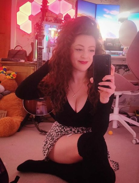 Nacktes geleaktes OnlyFans-Foto von Emmagraceguitar