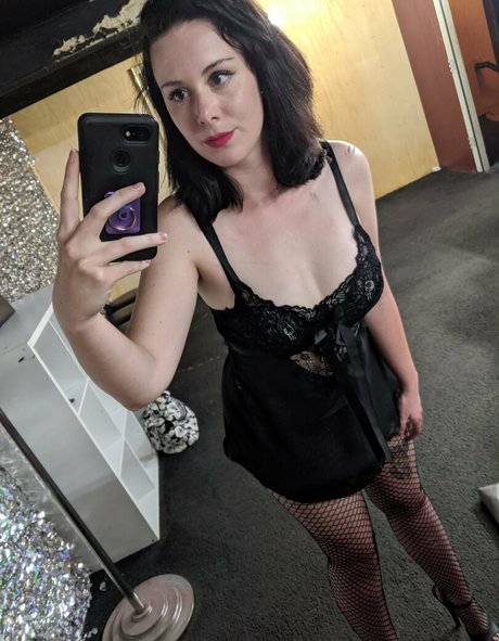 Nacktes geleaktes OnlyFans-Foto von Peachbellini