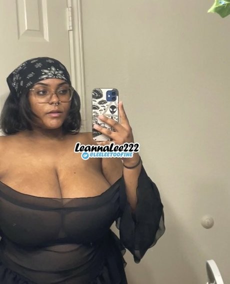Nacktes geleaktes OnlyFans-Foto von Leeleetoohigh