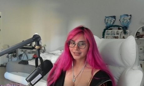 Nacktes geleaktes OnlyFans-Foto von Purlypearl