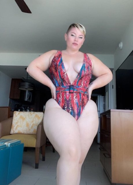 Nacktes geleaktes OnlyFans-Foto von Caroline G