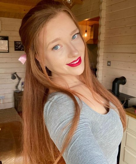 Nacktes geleaktes OnlyFans-Foto von Phoebeisginger