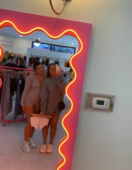 Nacktes geleaktes OnlyFans-Foto von Jordan Lewis