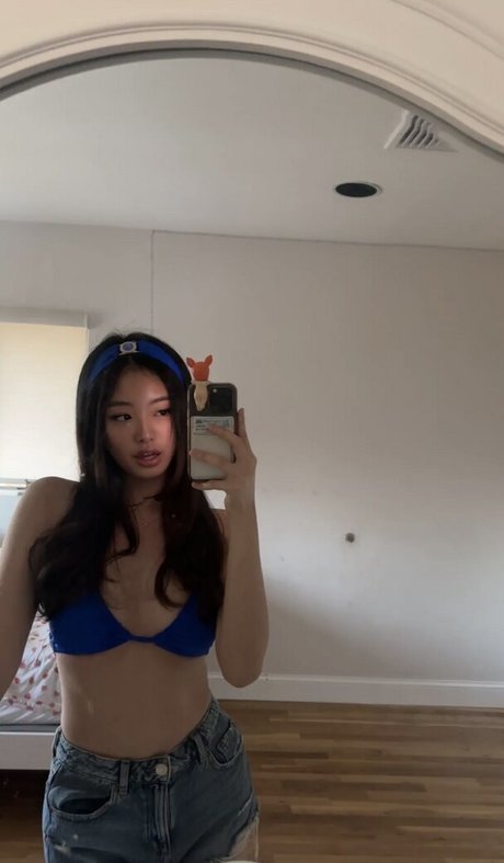 Nacktes geleaktes OnlyFans-Foto von Lizzieekim