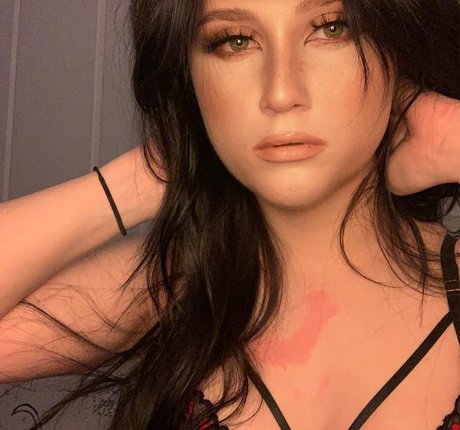 Nacktes geleaktes OnlyFans-Foto von Lewdkumi