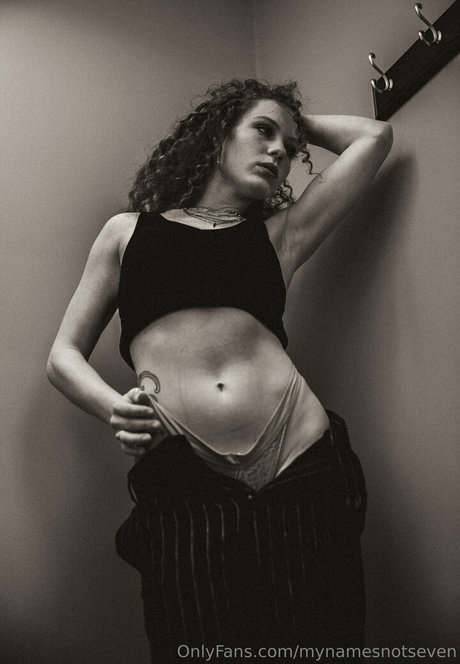 Nacktes geleaktes OnlyFans-Foto von Mynamesnotseven