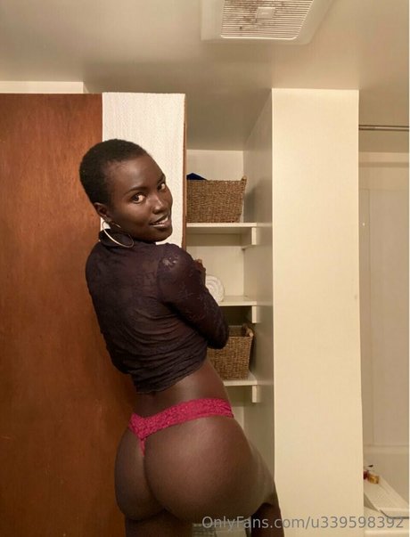 Nacktes geleaktes OnlyFans-Foto von Nyashyyy