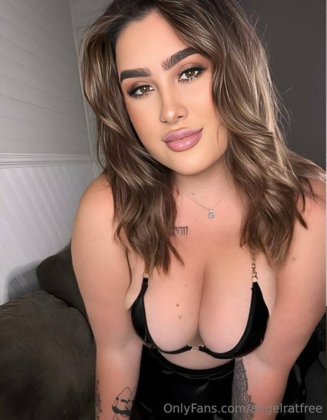 Nacktes geleaktes OnlyFans-Foto von Angelratfree