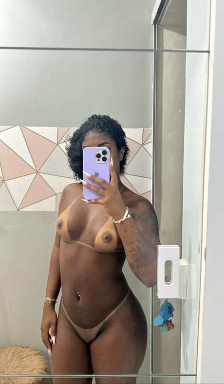 Nacktes geleaktes OnlyFans-Foto von Ofc Karenn
