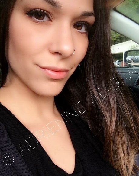 Adrienneadora