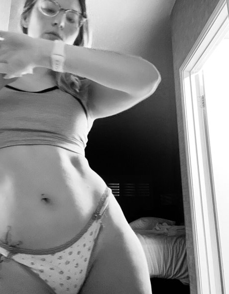 Nacktes geleaktes OnlyFans-Foto von Thaternurse
