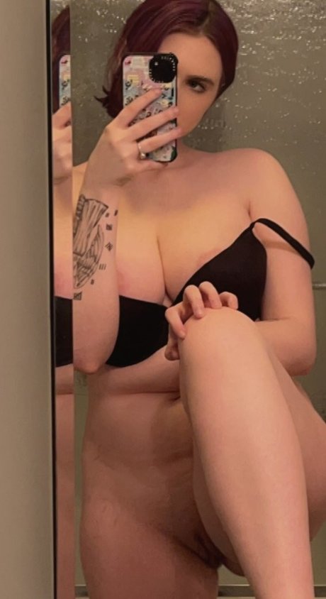 Nacktes geleaktes OnlyFans-Foto von Auroramalak