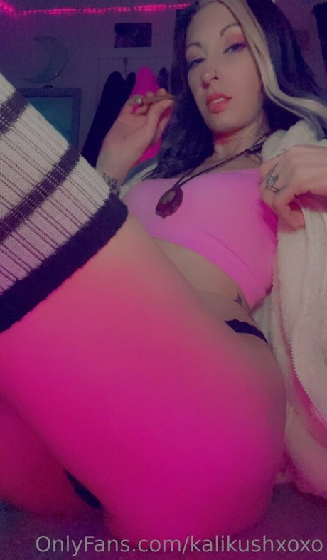 Nacktes geleaktes OnlyFans-Foto von Kalikushxoxo